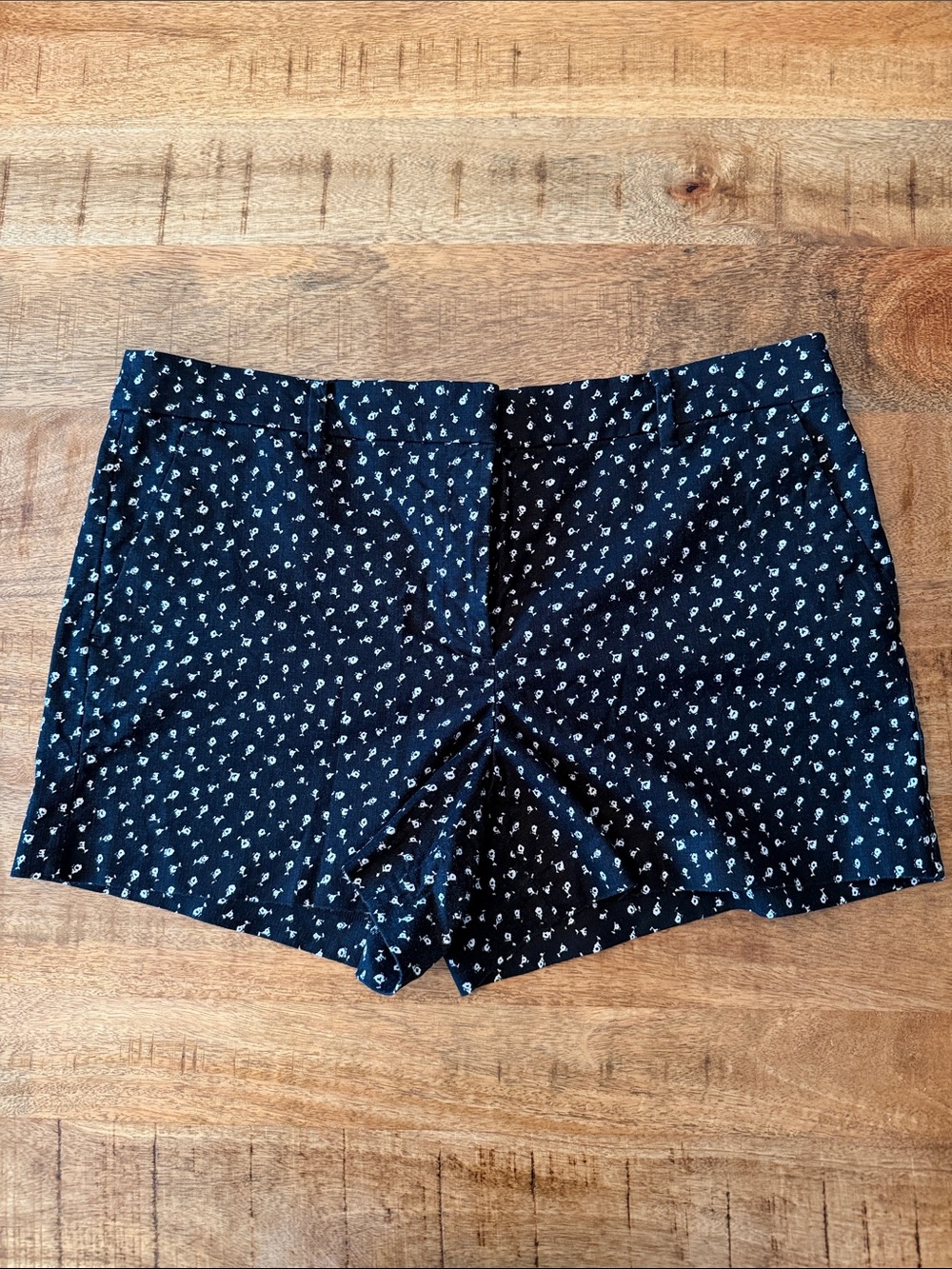 Loft Riviera Women's black Floral Print Shorts
